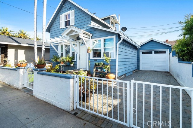 2616 8th Street, Long Beach, California 90804, 3 Bedrooms Bedrooms, ,1 BathroomBathrooms,Single Family Residence,For Sale,8th,DW24081733