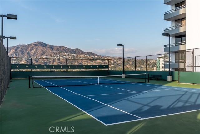 Detail Gallery Image 49 of 57 For 343 Pioneer Dr #504,  Glendale,  CA 91203 - 3 Beds | 2 Baths