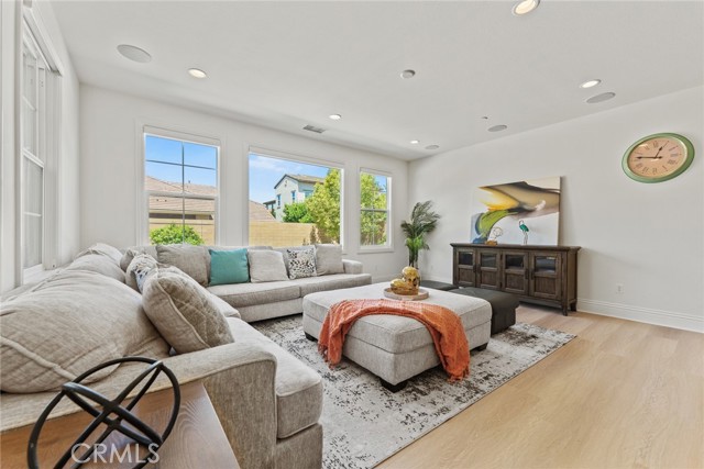 Detail Gallery Image 31 of 54 For 115 Mustard, Irvine,  CA 92618 - 4 Beds | 4/1 Baths