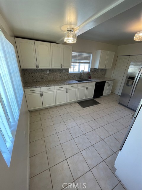 Detail Gallery Image 11 of 28 For 5118 Newcastle Ave, Encino,  CA 91316 - 3 Beds | 2 Baths