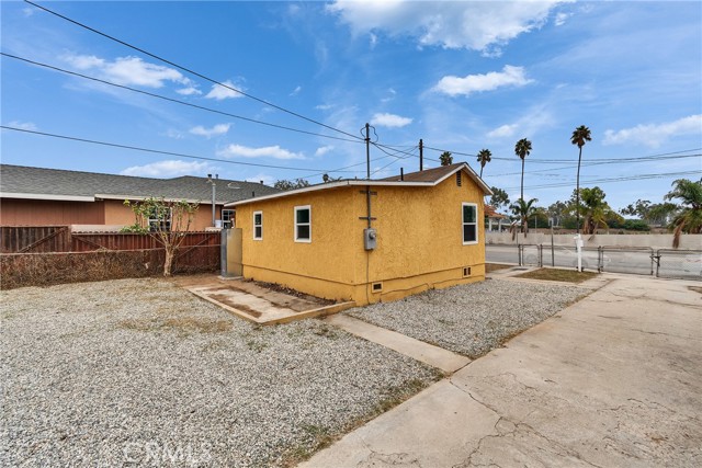 Detail Gallery Image 7 of 22 For 4339 E 1st, East Los Angeles,  CA 90022 - 3 Beds | 3 Baths