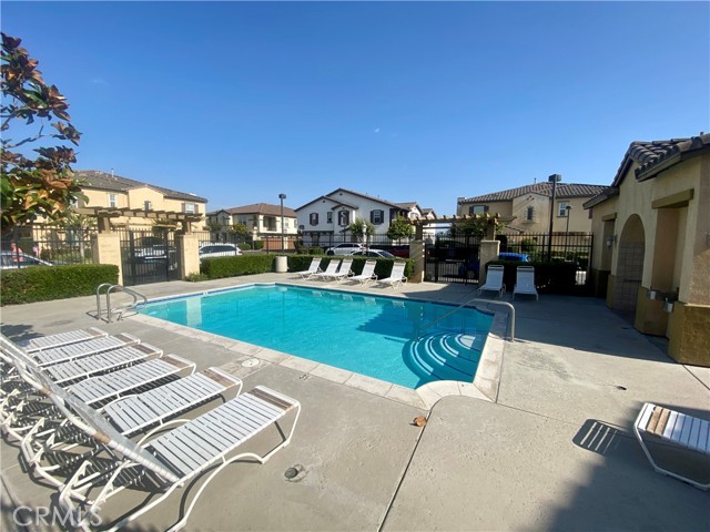2750 Oak Hill Drive, Ontario CA: https://media.crmls.org/medias/fb456473-1e03-4ec5-8caa-d1ab59f0f4c5.jpg