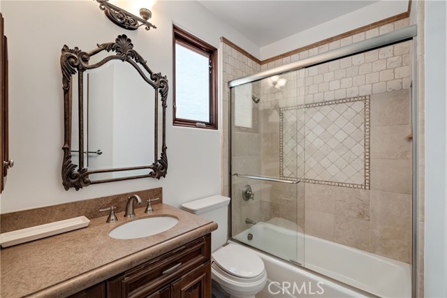 718 N Poinsettia Avenue, Manhattan Beach CA: https://media.crmls.org/medias/fb4703bc-a4c4-4dca-89e1-abe5e1715489.jpg