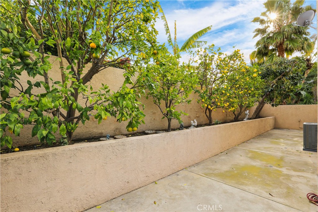 https://media.crmls.org/medias/fb488085-f228-4810-bd49-47d7af48a773.jpg?preset=X-Large
