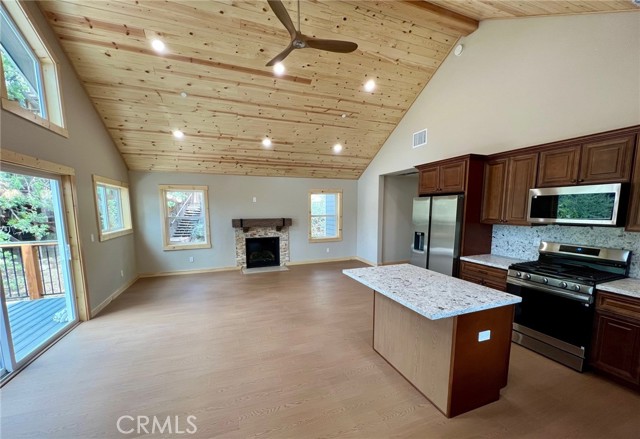 810 Villa Grove Avenue, Big Bear City CA: https://media.crmls.org/medias/fb48b89d-97a9-4a51-a183-bed96307f843.jpg