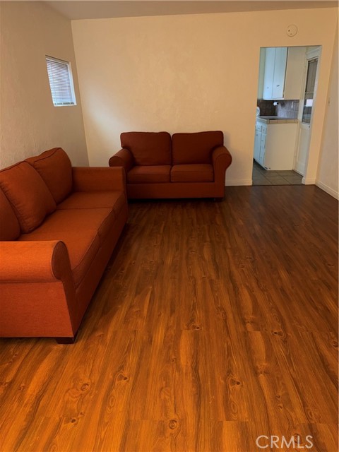 Detail Gallery Image 4 of 9 For 7012 Forbes, Van Nuys,  CA 91406 - 2 Beds | 2 Baths