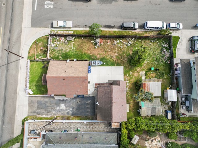 2110 Orange Avenue, Costa Mesa CA: https://media.crmls.org/medias/fb497f31-2e2d-4f6e-8b7f-5cb4d50a3d44.jpg