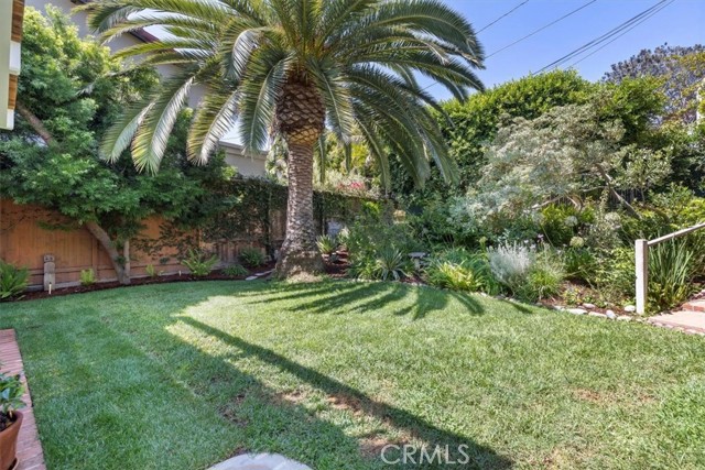 593 26th Street, Manhattan Beach, California 90266, 3 Bedrooms Bedrooms, ,2 BathroomsBathrooms,Residential,Sold,26th,SB22189948