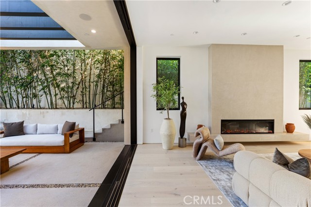 10840 Queensland, Los Angeles CA: https://media.crmls.org/medias/fb49c3ed-d495-4fda-a9b7-fab17306ff74.jpg