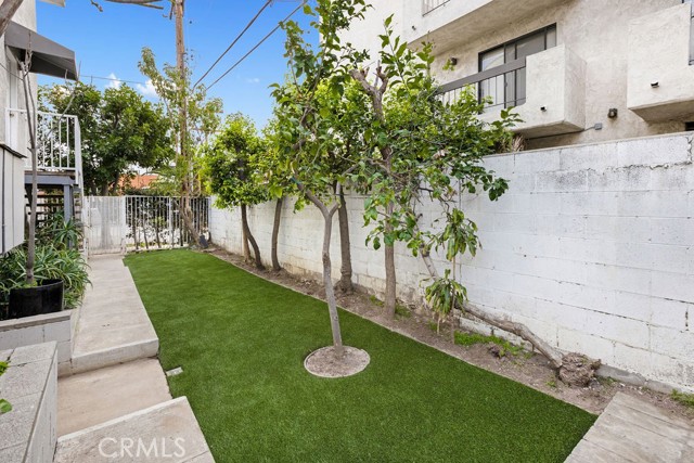 Detail Gallery Image 4 of 33 For 3727 Selby Ave a,  Los Angeles,  CA 90034 - 3 Beds | 3 Baths