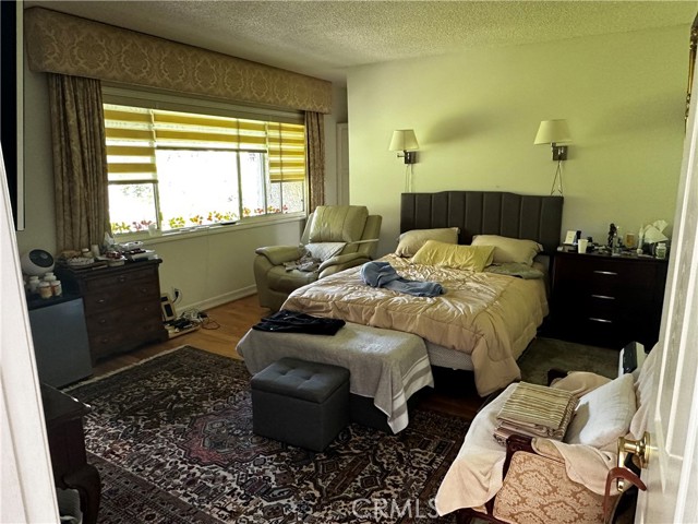 7800 Via Genova, Burbank CA: https://media.crmls.org/medias/fb4bf72f-2f1b-407f-835c-f9703818f55f.jpg