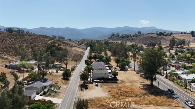 Detail Gallery Image 12 of 14 For 29960 Riverside Dr, Lake Elsinore,  CA 92530 - 1 Beds | 1 Baths