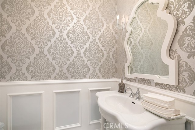 Detail Gallery Image 25 of 39 For 228 Ledroit St, Laguna Beach,  CA 92651 - 4 Beds | 3/1 Baths