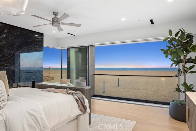 706 W Oceanfront, Newport Beach CA: https://media.crmls.org/medias/fb4d09e6-e99e-423a-8ed6-ab48cf6f0251.jpg