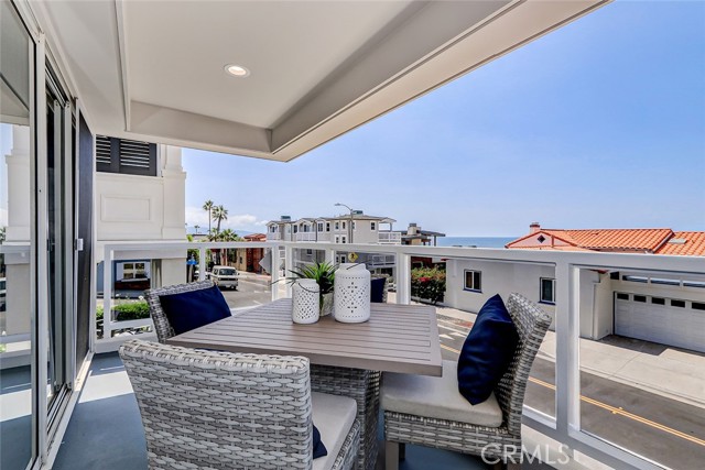 3302 Manhattan Avenue, Manhattan Beach, California 90266, 2 Bedrooms Bedrooms, ,2 BathroomsBathrooms,Residential,Sold,Manhattan,SB23167396