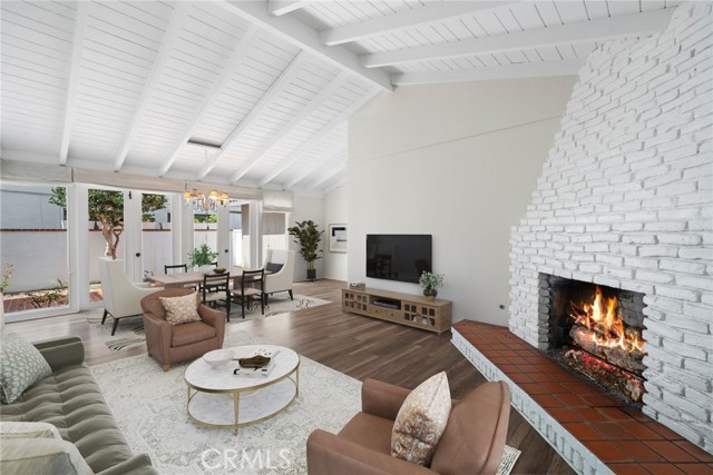 Detail Gallery Image 8 of 14 For 210 via Ithaca, Newport Beach,  CA 92663 - 3 Beds | 2 Baths