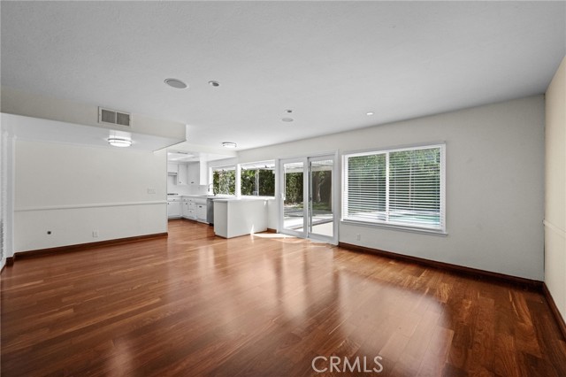 9882 Kings Canyon Drive, Huntington Beach CA: https://media.crmls.org/medias/fb4df7ed-9e18-43ac-a1e1-90214f56732b.jpg