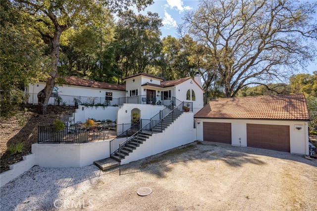 The driveway offers lots of room to park including plenty of room for an RV or trailer.