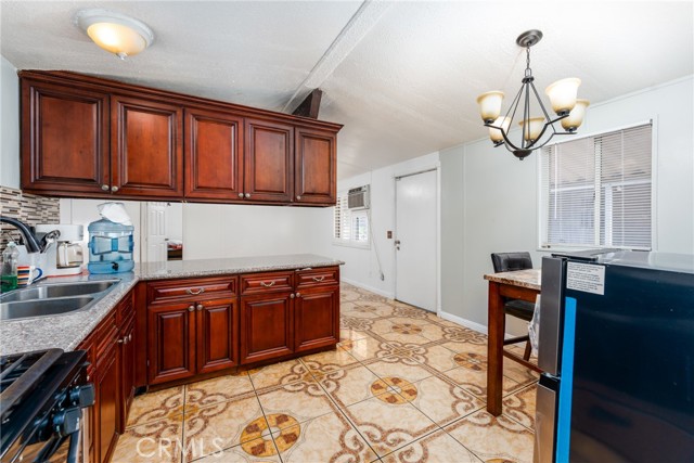 17225 Valley Boulevard, Fontana CA: https://media.crmls.org/medias/fb4e4cf3-939f-480f-a512-64a74b26e045.jpg