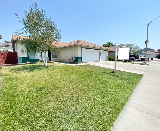 980 Lexington Street, Hemet CA: https://media.crmls.org/medias/fb4e6d19-79e3-43b8-b216-1907b4c6eb8f.jpg