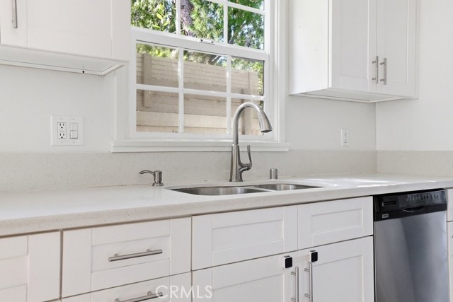 Detail Gallery Image 11 of 54 For 16937 Hartland, Lake Balboa,  CA 91406 - 2 Beds | 2 Baths