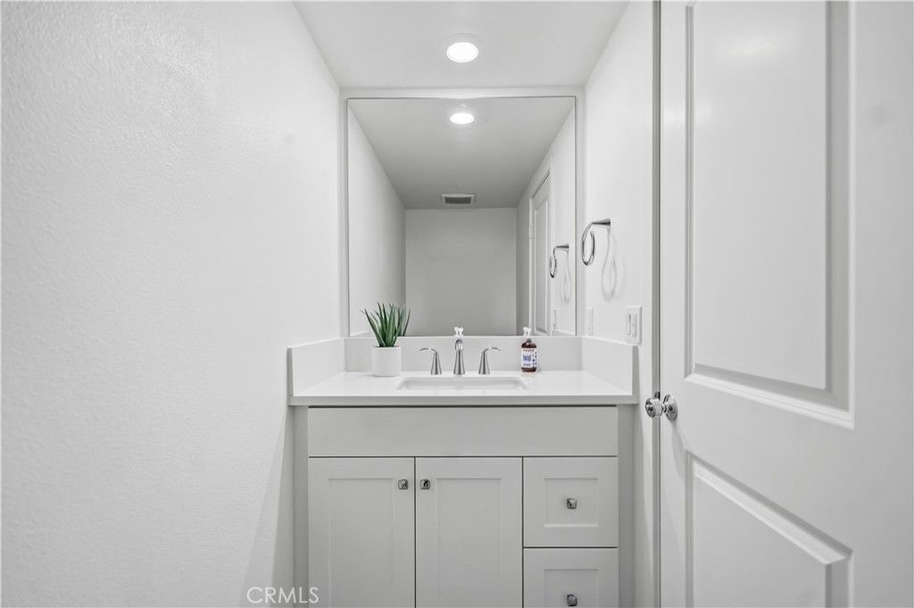 https://media.crmls.org/medias/fb4f55a9-5fb6-4961-8911-09c9ab1f7de6.jpg?preset=X-Large