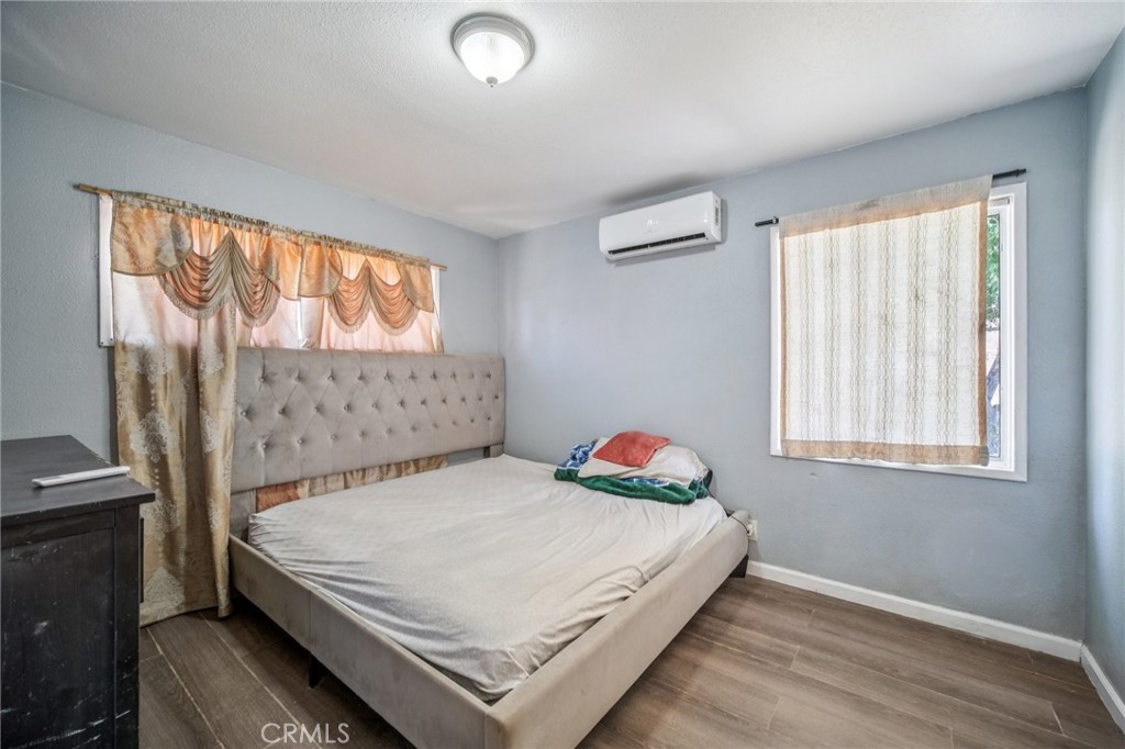 https://media.crmls.org/medias/fb4f79de-fabb-4545-b416-2f51818fd92e.jpg?preset=X-Large