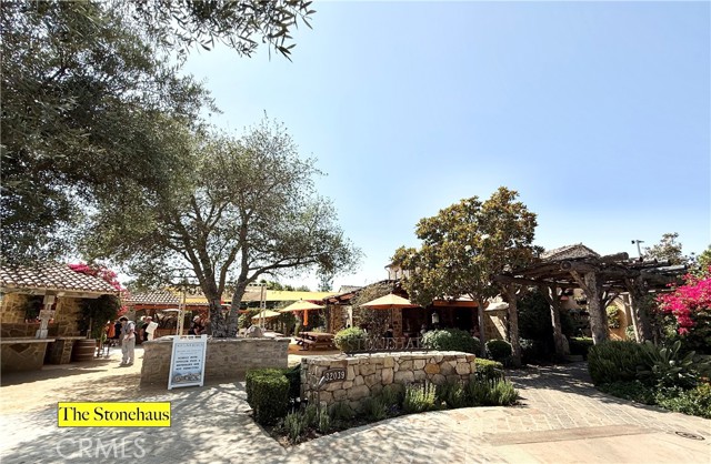 1 Skyline Drive, Thousand Oaks CA: https://media.crmls.org/medias/fb4f97fd-3f41-4b35-a12a-6b2f682e3ddd.jpg