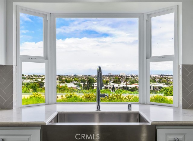 Detail Gallery Image 9 of 65 For 4409 Vista Largo, Torrance,  CA 90505 - 4 Beds | 3 Baths