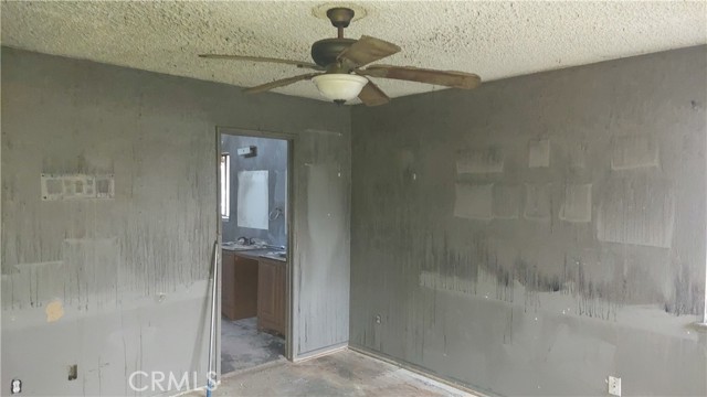 Detail Gallery Image 6 of 16 For 8920 Summerwood, Fontana,  CA 92335 - 3 Beds | 2/1 Baths