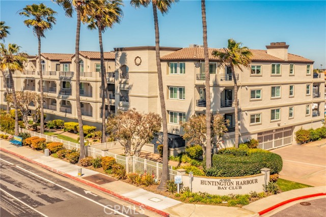 Detail Gallery Image 1 of 39 For 4167 Warner Ave #101,  Huntington Beach,  CA 92649 - 2 Beds | 2 Baths