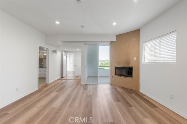 5220 Medina Road, Woodland Hills CA: https://media.crmls.org/medias/fb5160f0-1335-4b73-8cc0-10b6e8a9393e.jpg