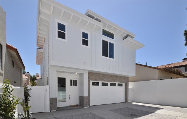 118 Irena Avenue B, Redondo Beach, California 90277, 3 Bedrooms Bedrooms, ,3 BathroomsBathrooms,For Sale,Irena,SB18141589