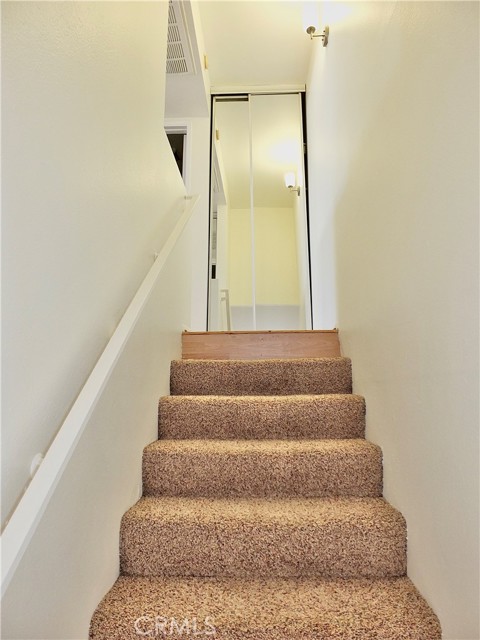 121 Sinclair Avenue, Glendale CA: https://media.crmls.org/medias/fb521462-817c-4c36-b887-4369f550cce4.jpg
