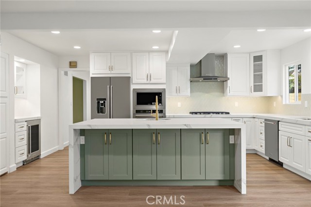 Detail Gallery Image 2 of 27 For 20152 Redlands Dr, Newport Beach,  CA 92660 - 5 Beds | 3 Baths