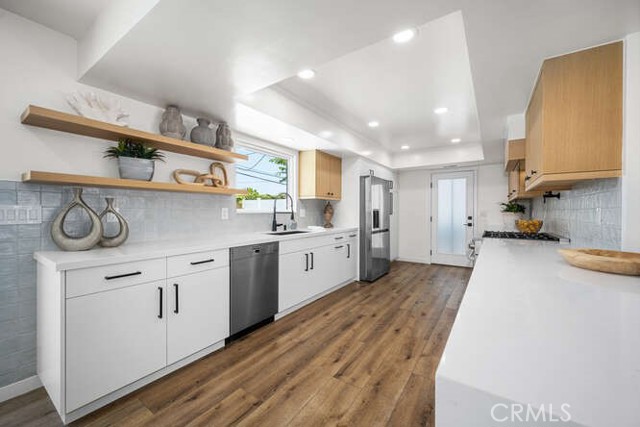 3221 Copa De Oro Drive, Los Alamitos CA: https://media.crmls.org/medias/fb52810f-186d-4eb7-bad8-8b49137e7d5d.jpg