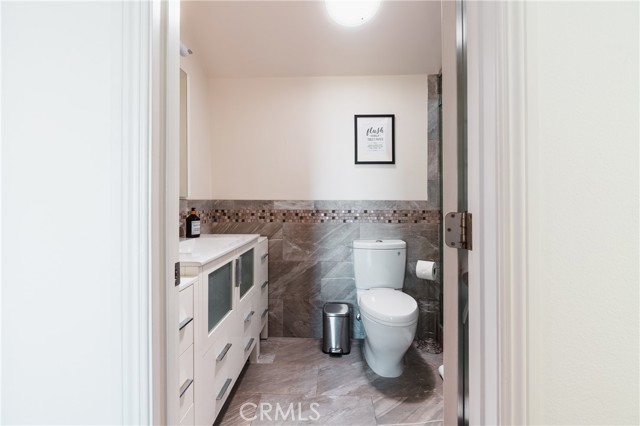 Detail Gallery Image 23 of 36 For 21793 Planewood Dr, Woodland Hills,  CA 91364 - 4 Beds | 3/1 Baths