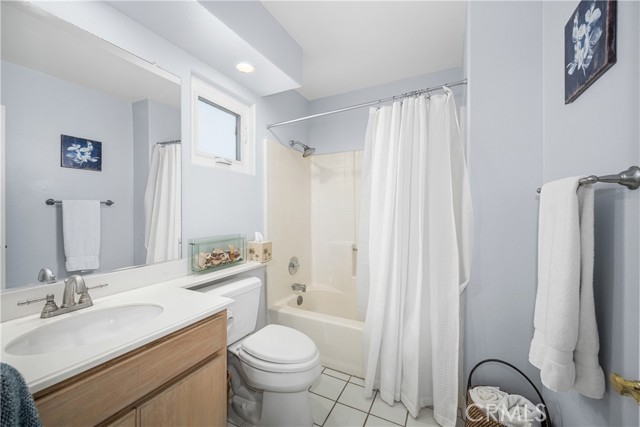 Image 43 of 72 For 1713 Electric Avenue