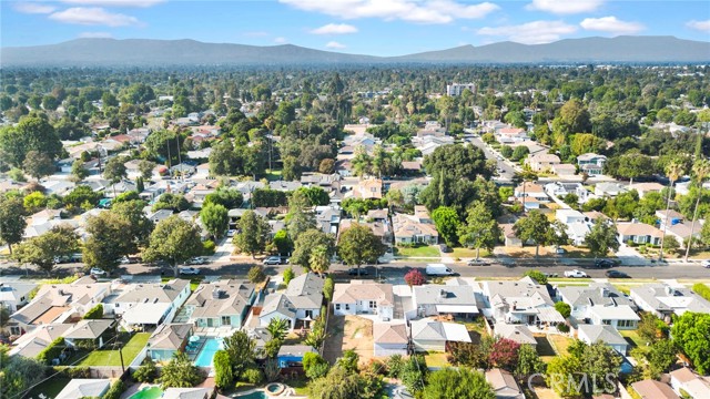 17350 Hamlin Street, Lake Balboa CA: https://media.crmls.org/medias/fb53afb5-f74c-44bf-ad12-40ed09f36bcd.jpg