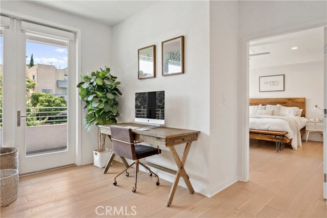 Detail Gallery Image 14 of 42 For 4240 Laurel Canyon Bld #208,  Studio City,  CA 91604 - 3 Beds | 3/1 Baths