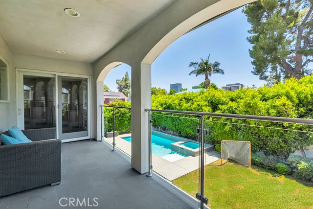 Image 32 of 69 For 15460 La Maida Street