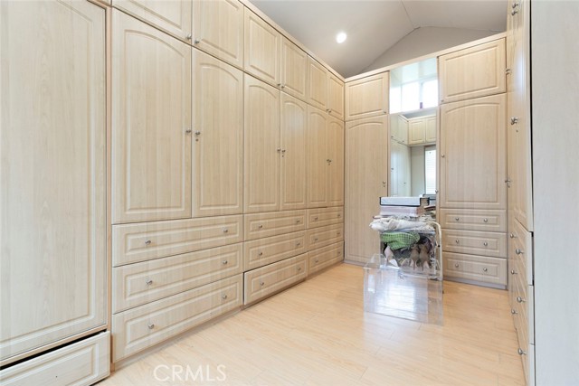 13353 Sylvan Street, Van Nuys CA: https://media.crmls.org/medias/fb5499c3-814c-49d2-91aa-5c8288773d8d.jpg