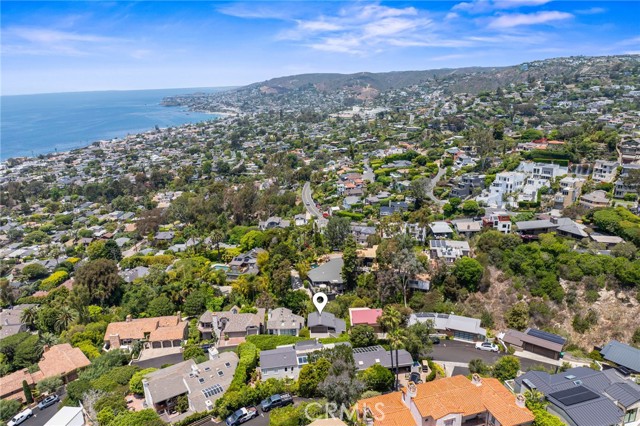 686 Diamond Street, Laguna Beach CA: https://media.crmls.org/medias/fb54ef54-32da-4756-a3ae-ee40e33f6462.jpg