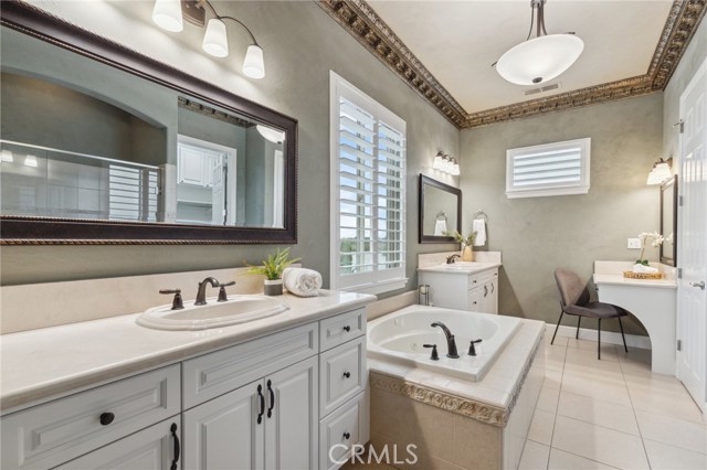 Detail Gallery Image 21 of 61 For 4918 W Bluff, Fresno,  CA 93722 - 5 Beds | 3/1 Baths