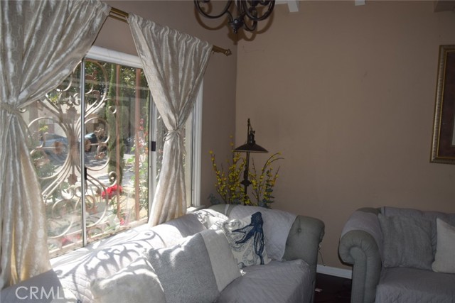 1935 Maine Avenue, Long Beach CA: https://media.crmls.org/medias/fb573546-eecc-4f47-9bfc-c4159d9dc02d.jpg