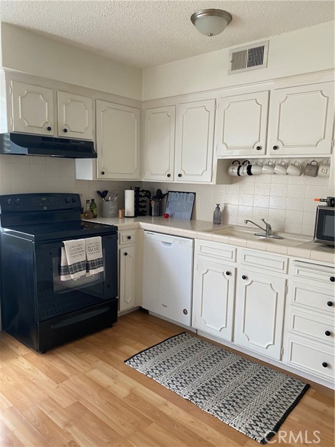 Detail Gallery Image 4 of 14 For 5085 N Wishon #37,  Fresno,  CA 93704 - 2 Beds | 1 Baths