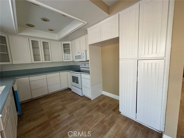 Detail Gallery Image 8 of 29 For 22066 Loch Lomond, Canyon Lake,  CA 92587 - 4 Beds | 3 Baths