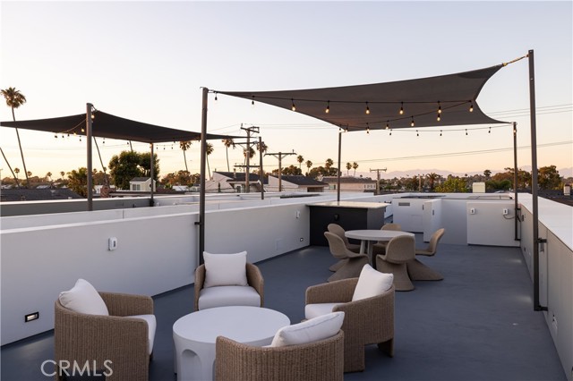 1315 Ocean Avenue, Seal Beach CA: https://media.crmls.org/medias/fb579dd2-e939-4750-9135-04339be3378e.jpg