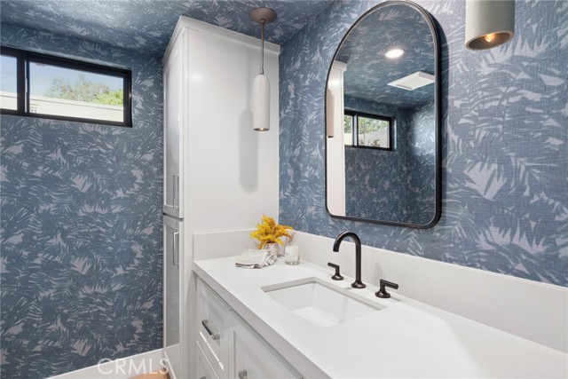 Detail Gallery Image 22 of 36 For 659 Vista Bonita, Newport Beach,  CA 92660 - 2 Beds | 2/1 Baths