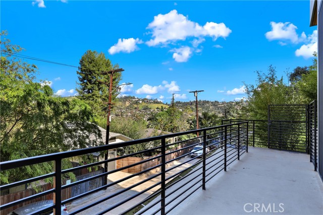 Detail Gallery Image 33 of 45 For 3949 Glenalbyn Dr, Los Angeles,  CA 90065 - 3 Beds | 2/1 Baths